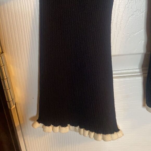 Isaac Mizrahi Black Long Bell Sleeve Sweater - Picture 6 of 8